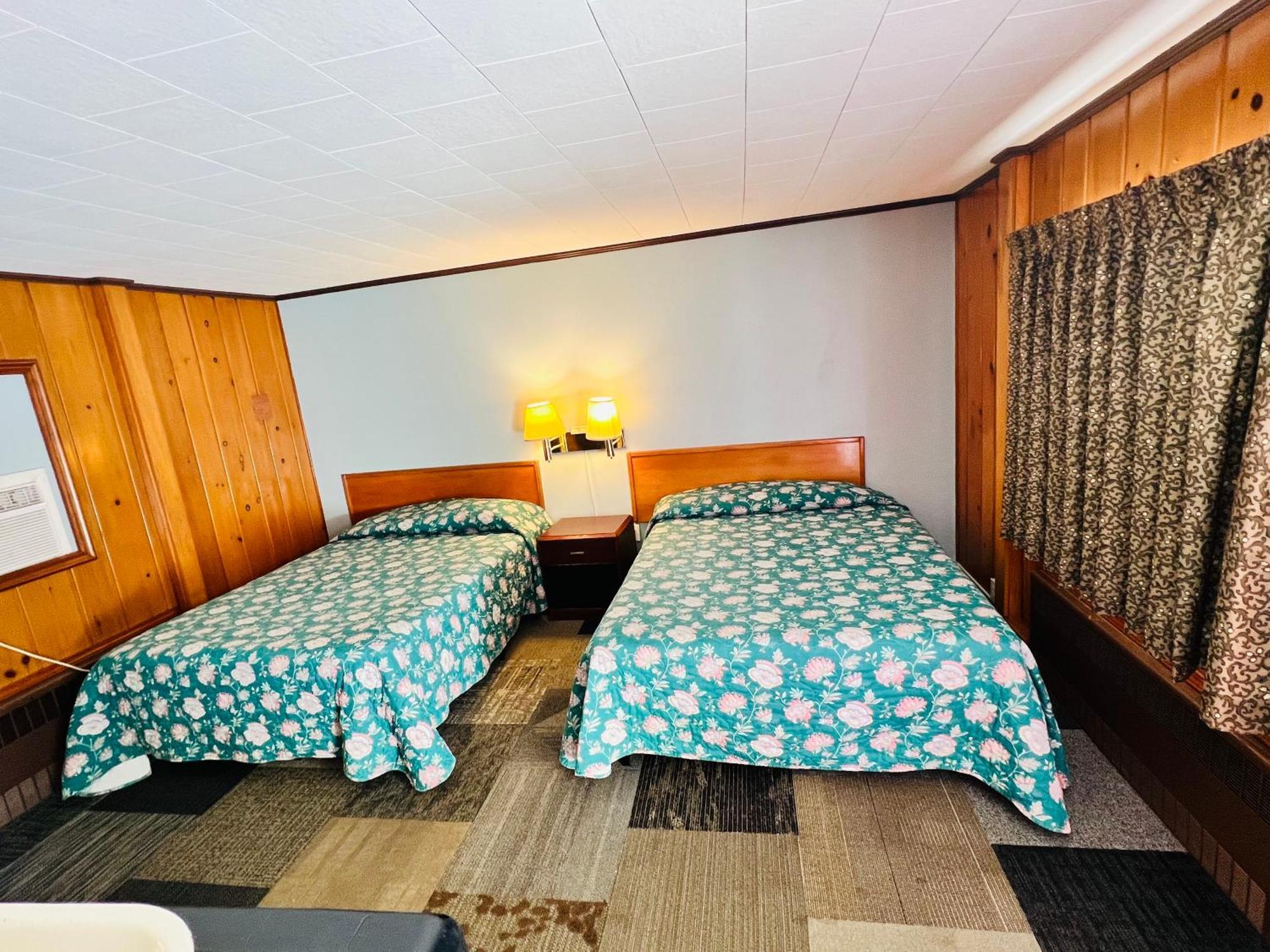 Sun N Snow Hotel คาดิลแลค ภายนอก รูปภาพ