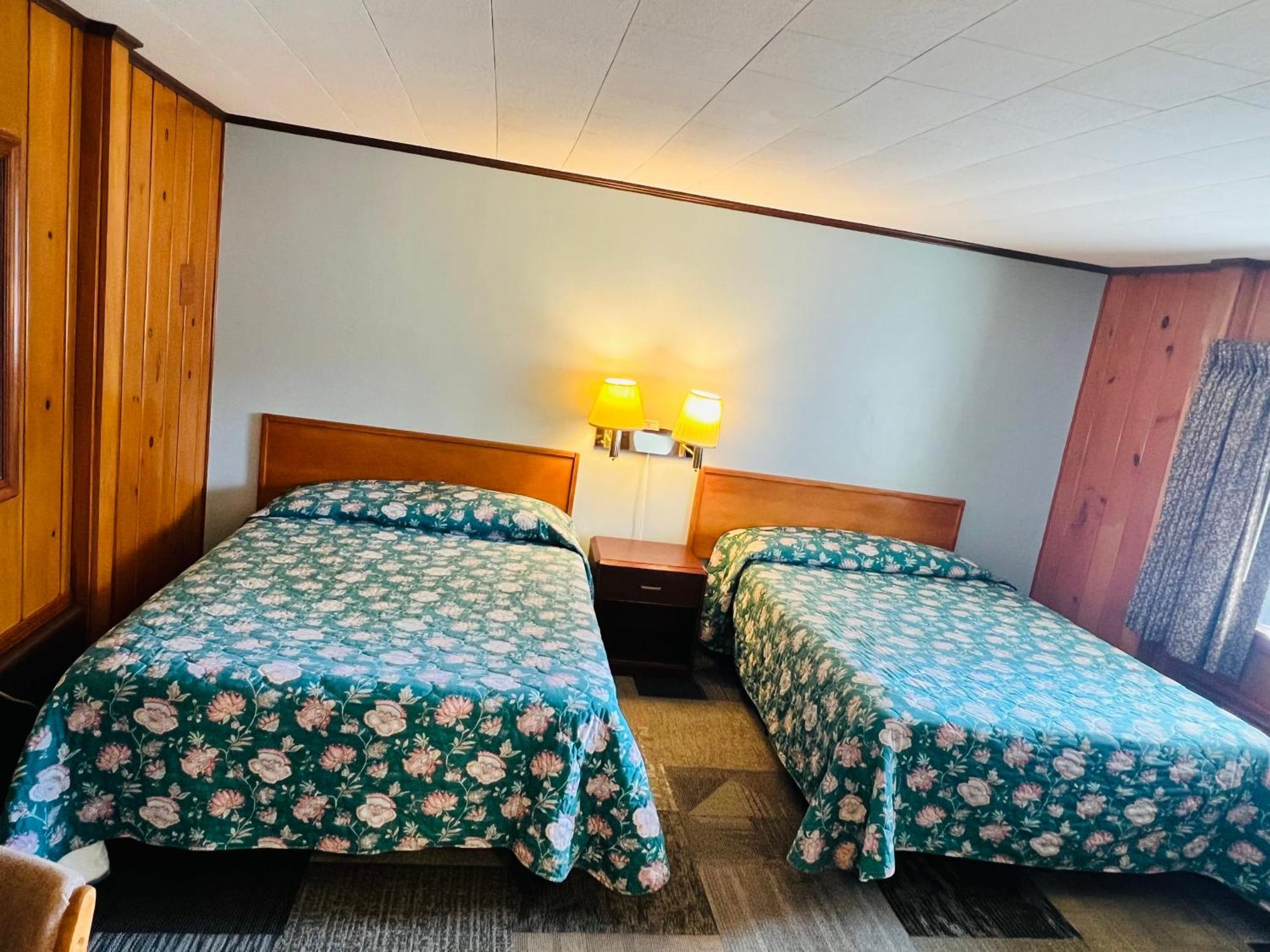 Sun N Snow Hotel คาดิลแลค ภายนอก รูปภาพ